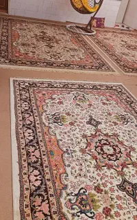 ست ۳ عدد قالی و یک تلویزیون فروش فوری