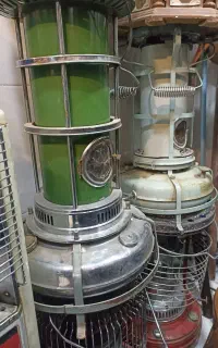 تعدادی چراغ و بخاری نفتی گرمایشی