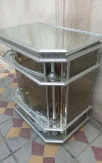 میزتلویزیون‌‌بلوری‌آلومینیومی