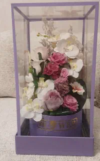 باکس گل هدیه و گل ارکیده مصنوعی