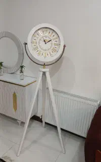 ساعت ایستاده سفید