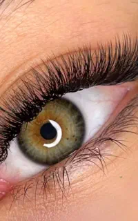 مدل برای اکستنشن مژه میخواستم