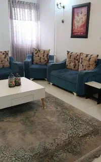 مبل کاملا سالم با ۳ عدد میزعسلی