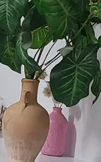 گل مصنوعی وگلدان سفالی کوزه