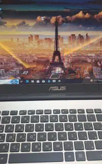 لپ‌تاپ ASUS core 7i تمیز