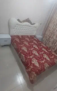 تخت خواب دونفره و کنسول و آینه