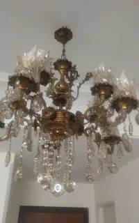 یک عدد لوستر برنجی و برنز