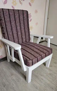 صندلی چوبی