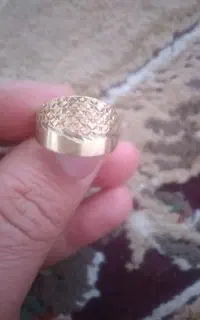 یک عدد النگو و یک انگشتر طلا