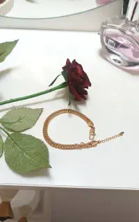 یک عدد دستبند زنانه کارتیر