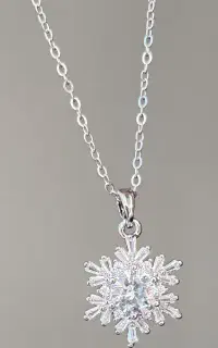 گردنبندهای دخترانه ترند