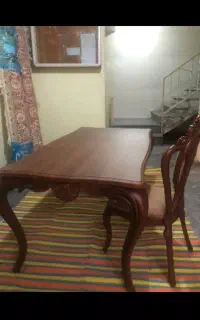 میز غذا خوری شش نفره همراه شش عدد صندلی