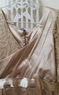 پیراهن مجلسی گیپور طلایی