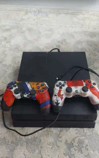 ps4 یک ترا با دو دسته اصلی سالم و کم کا
