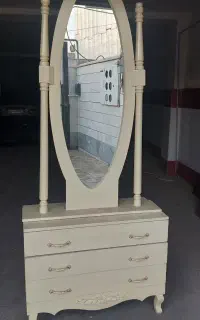 میز و آینه