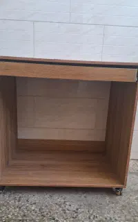 میز ام دی اف چرخ دار