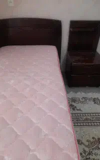 تخت خواب وپاتختی یکنفره چوب ملایر باتشک