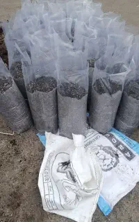 خاک گلدان و باغچه