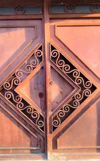 در بزرگ پارکینگ