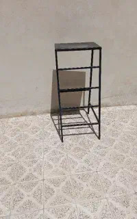 چهار پایه فلزی