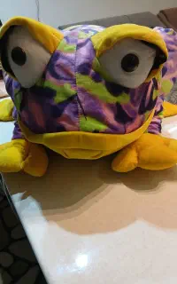 عروسک قورباغه ای بزرگ