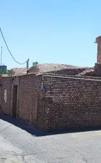 منزل کلنگی حاشیه خیابان آزادی سنددار130متر مفید