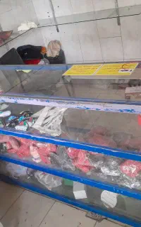 ویترین و قفسه مغازه