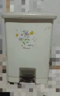 سطل  زباله پدالی