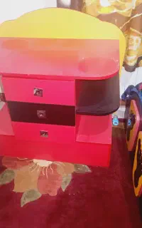 تخت و میز تحریر (مطالعه) کودک.نوجوان و سه چرخ کودک
