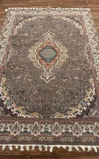 دو عدد فرش ۹ متری ۱۲۰۰ شانه در حد نو