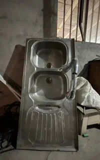 سینک دو قلو به همراه شیر