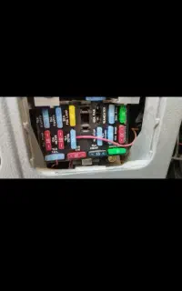 امدادباطری باطریسازی‌سیار مکانیک‌سیار برقکاردر محل