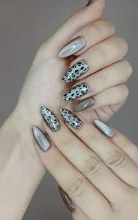 ارائه خدمات تخصصی ناخن(کاشت اولیه فقط۴۰۰ت)