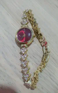 ساعت مچی زنانه صفحه قرمز