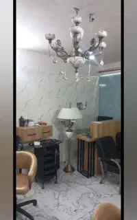 لوستر‌‌.کنار سالنی