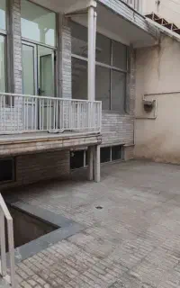 ویلایی ۱۲۰ متری / ابتدای خیابان هوشنگ حاتمی