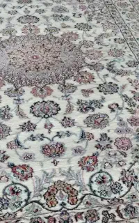 یک تخته فرش دست بافت نائین