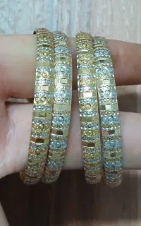 ۴عدد النگو طلا