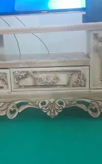 ومیز تلوزیون
