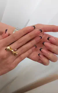 ترمیم ناخن ۳۵۰ تومان