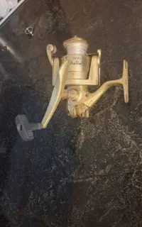 لنسر ماهیگیری چرخ ماهیگیری