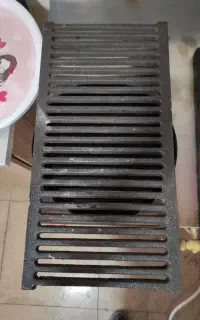 یک عدد صفحه گریل و صفحه چدن سایز بزرگ