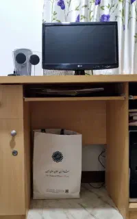 میز کار وکامپیوتر