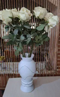 گلدون با دوازده شاخه گل