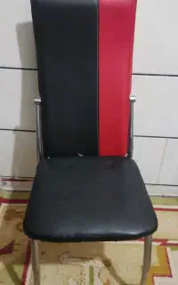 صندلی و تلویزیون