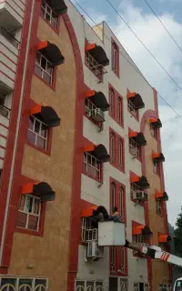 سایه بان پنجره