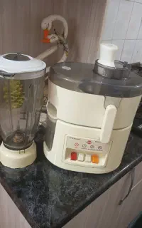 آب میوه گیری و مخلوط کن
