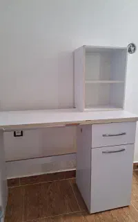 میز تحریر و کامپیوتر
