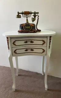 میز تلفن در حد نو