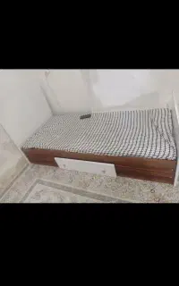تخت خواب و کمد